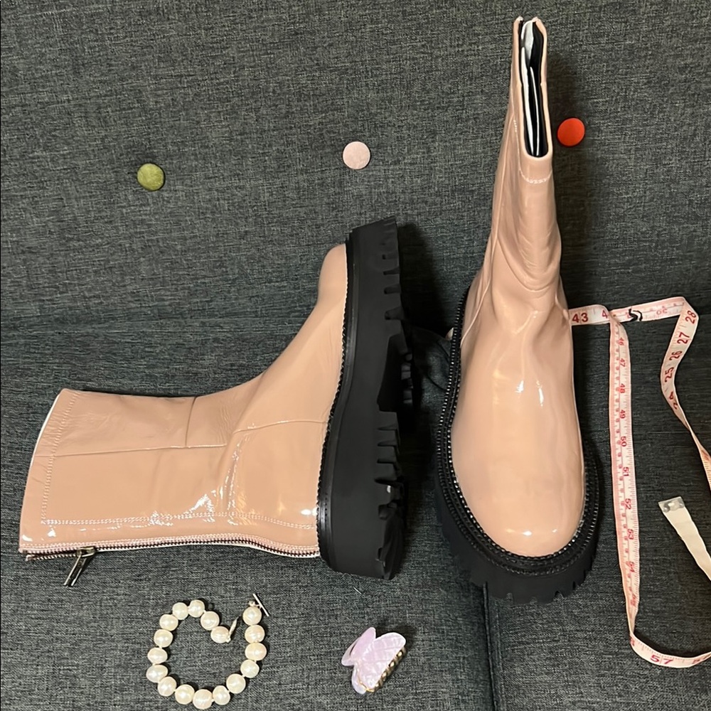 Stylish Women's Tan Boots